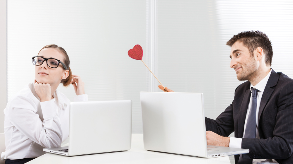 NHÀ QUẢN TRỊ NHÂN SỰ NÊN LÀM GÌ VỚI “CHUYỆN TÌNH CÔNG SỞ”?