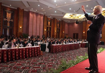 GS Michael Porter: Không có thành công nhờ sự bắt chước