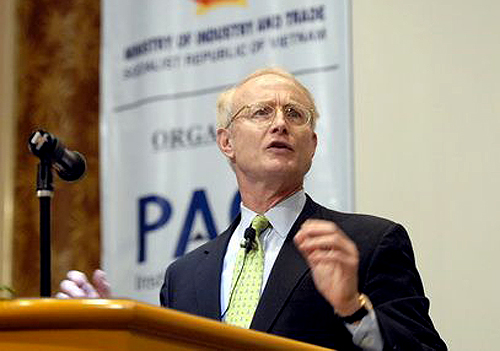 Cha đẻ thuyết canh tranh Michael Porter: Thoát ‘bẫy’ cạnh tranh bằng sự khác biệt