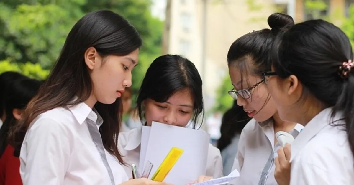 Khối tự nhiên trong chương trình giáo dục phổ thông Việt Nam bao gồm các môn học tập trung nghiên cứu về thế giới tự nhiên, giúp học sinh hiểu rõ, mô tả, giải thích và dự đoán các hiện tượng cũng như quy luật tự nhiên thông qua những dấu hiệu được chứng minh